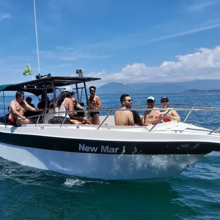 Escuna e iate para passeios em Ubatuba